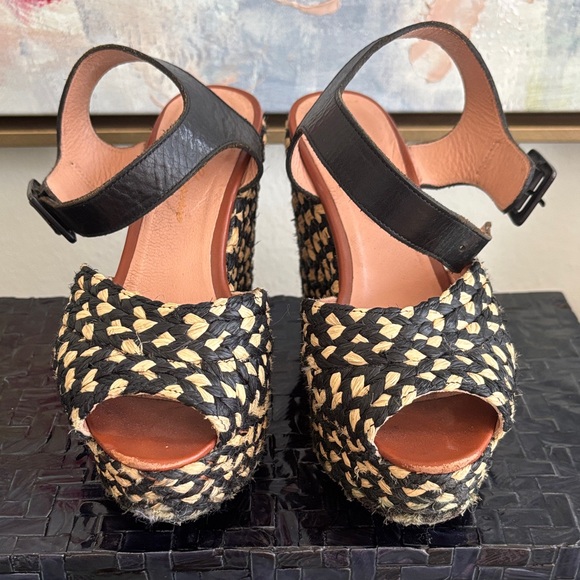 Robert Clergerie Stylish Black and Tan Woven Women's Sandals - Picture 1 of 11